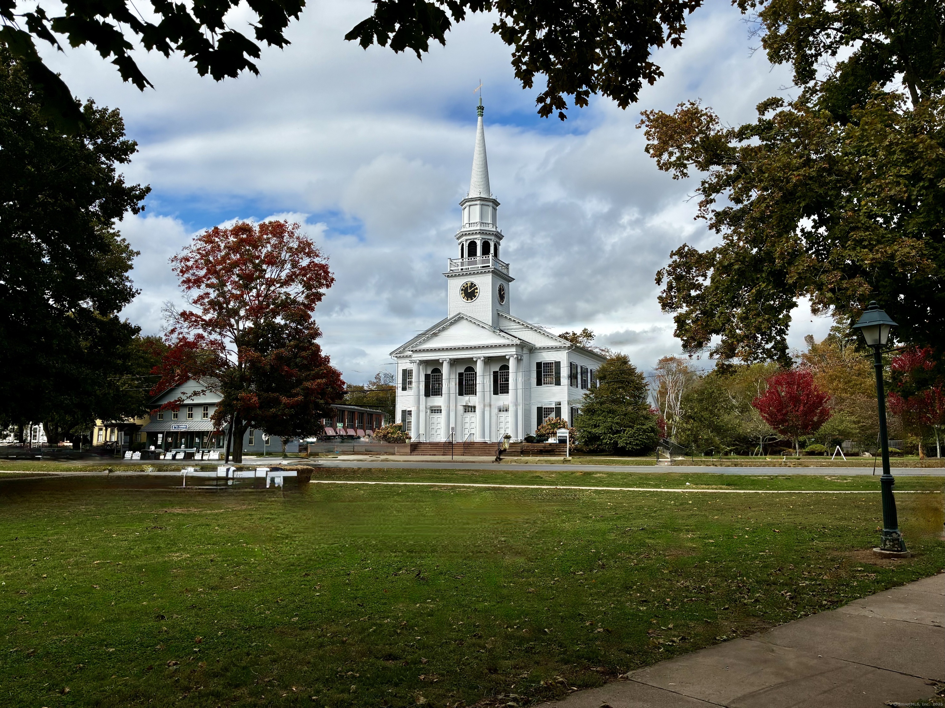 82 State Street Guilford, CT 06437 - Photo 36 of 40 a front view of a house with a garden