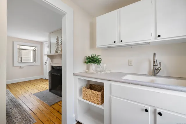 $995,000 | 82 State Street, Guilford, CT 06437