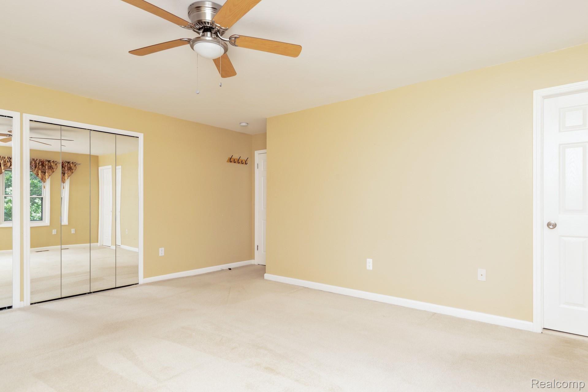 887 Ten Point Drive Rochester, MI 48309 - Photo 22 of 39 024-photo--7342967.jpg