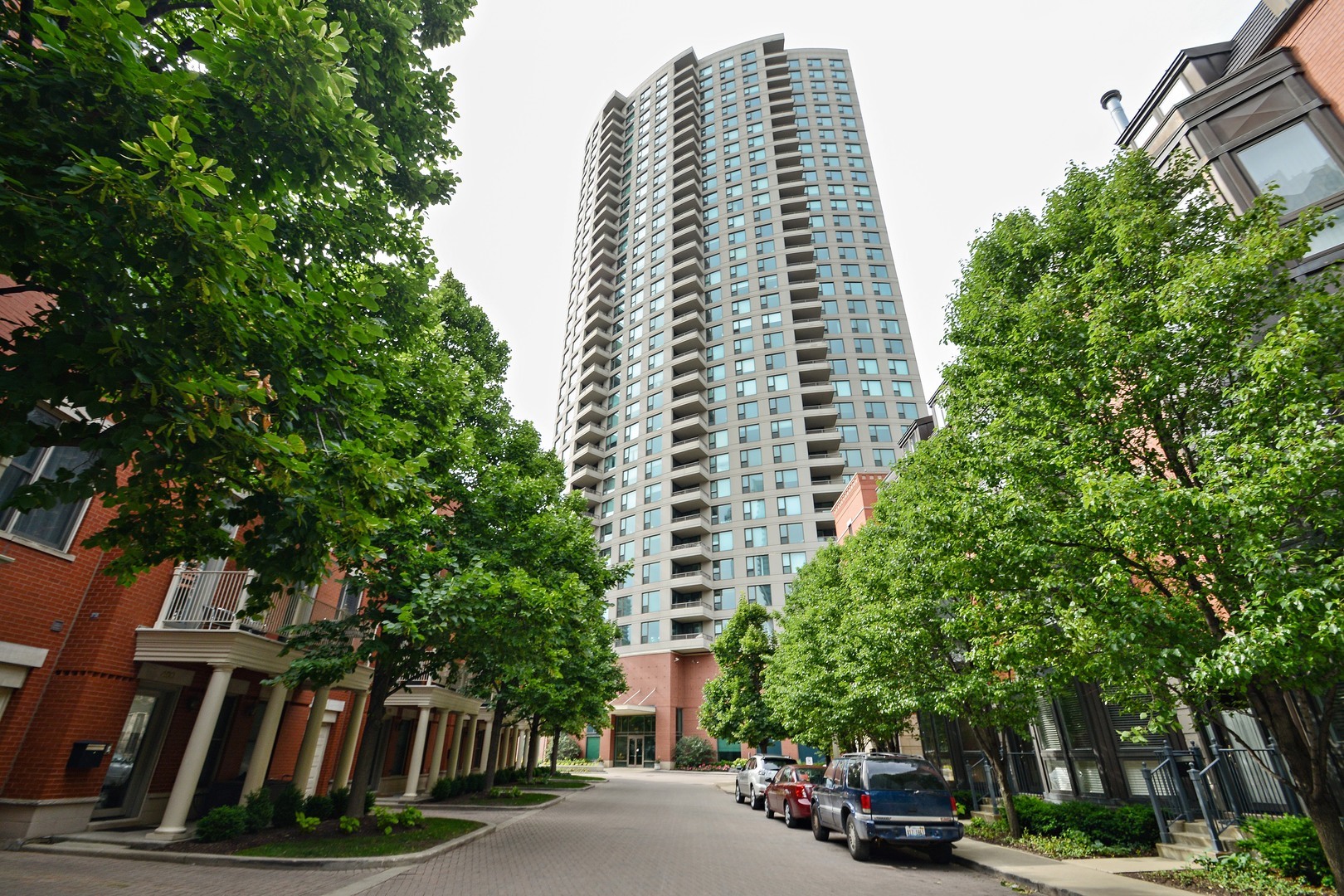 501 North Clinton Street, Unit 1303 Chicago, IL 60654 - Photo 1 of 46