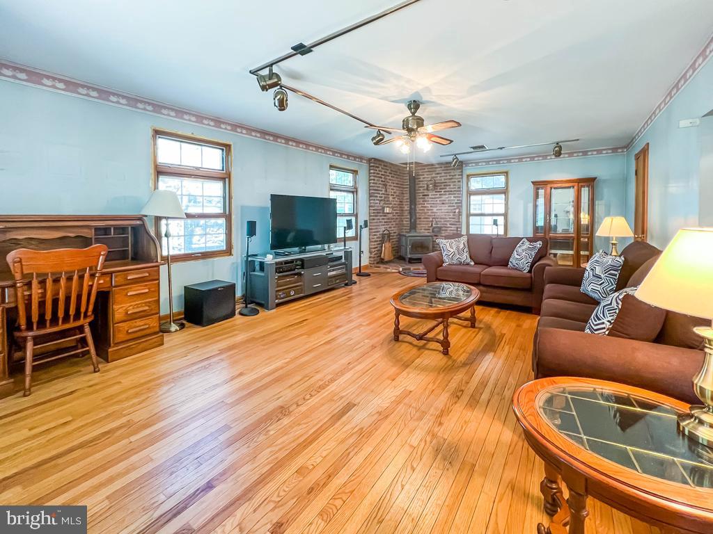 1896 Sheri Road Bensalem, PA 19020 - Photo 11 of 34 Gallery Image 11