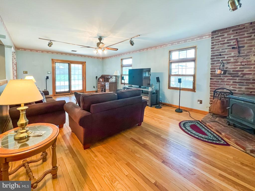 1896 Sheri Road Bensalem, PA 19020 - Photo 12 of 34 Gallery Image 12