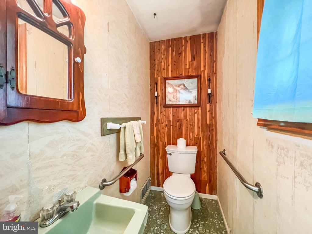 1896 Sheri Road Bensalem, PA 19020 - Photo 14 of 34 Gallery Image 14