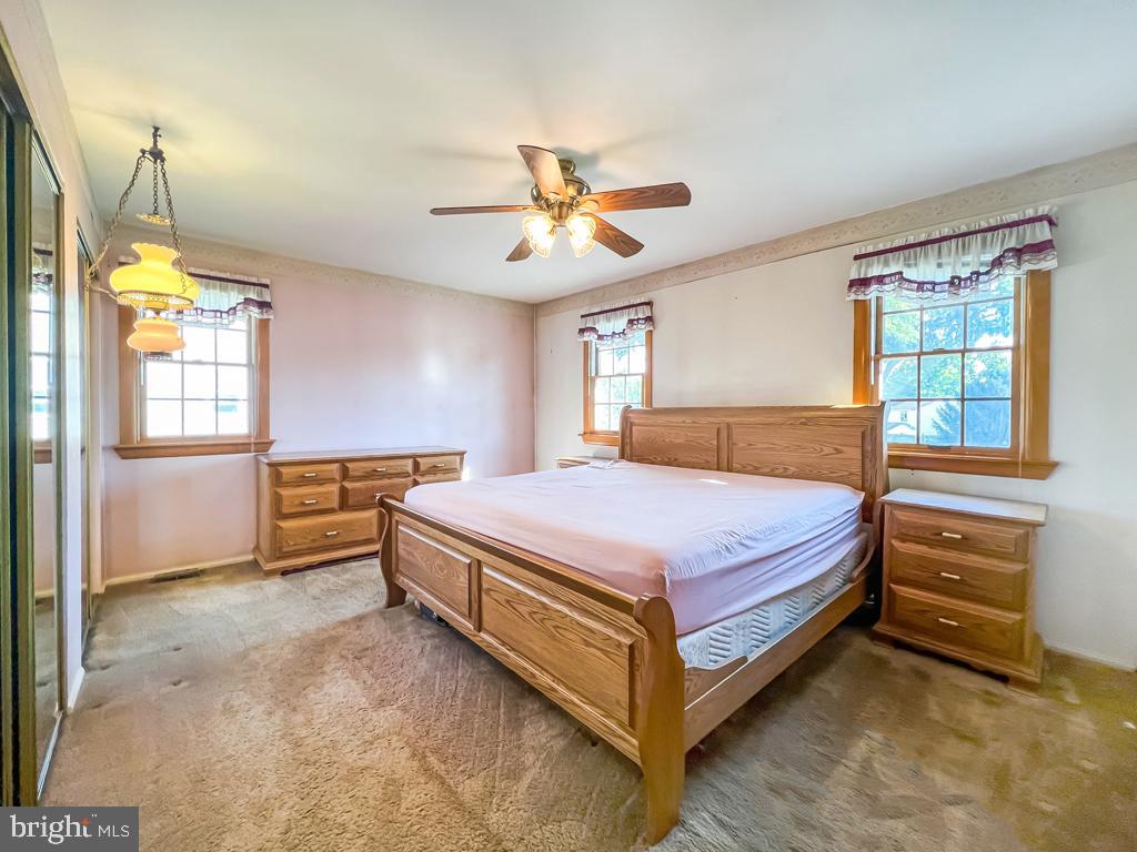 1896 Sheri Road Bensalem, PA 19020 - Photo 19 of 34 Gallery Image 19