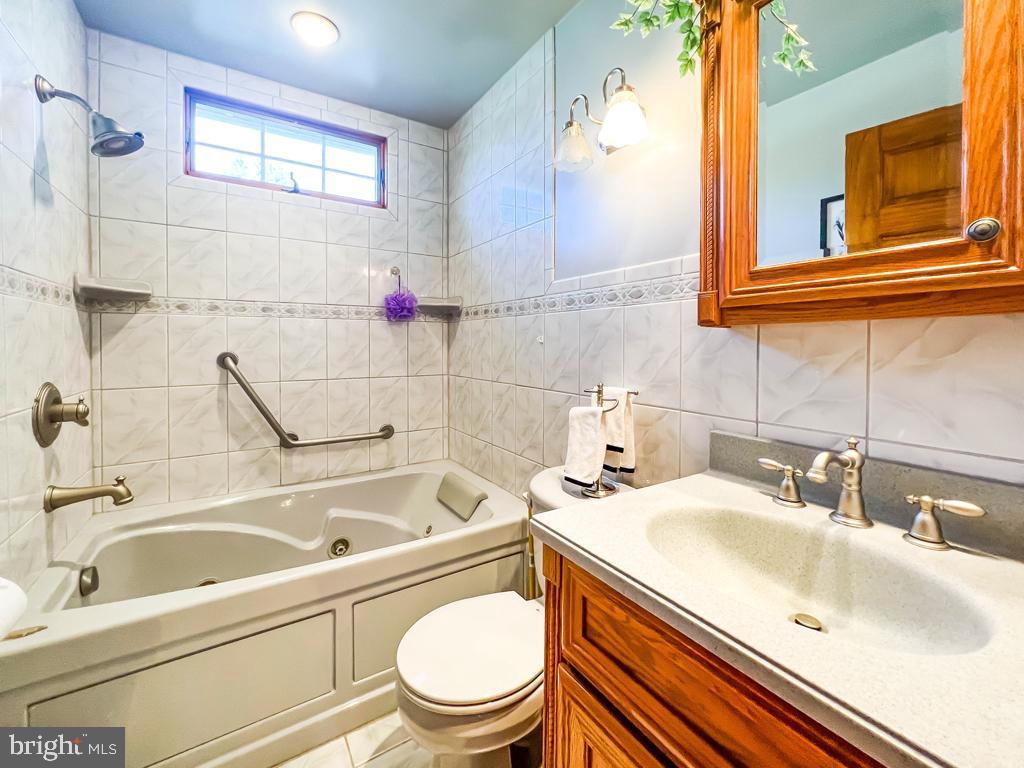 1896 Sheri Road Bensalem, PA 19020 - Photo 26 of 34 Gallery Image 26
