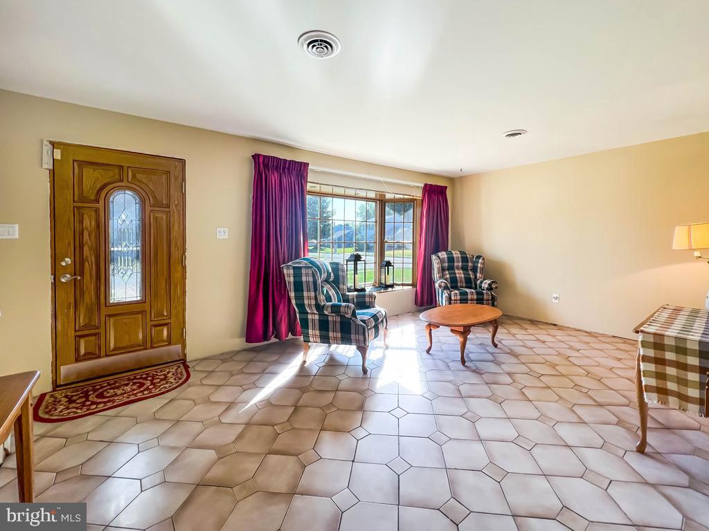 1896 Sheri Road Bensalem, PA 19020 - Photo 3 of 34 Gallery Image 3