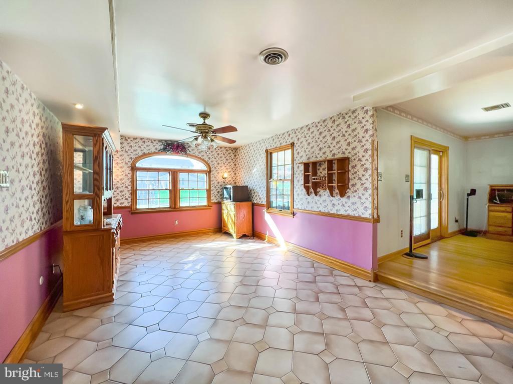 1896 Sheri Road Bensalem, PA 19020 - Photo 7 of 34 Gallery Image 7