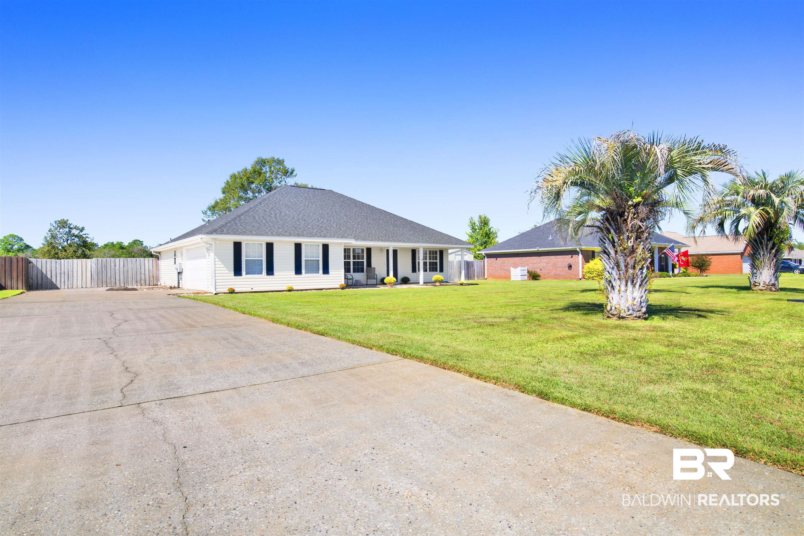 17451 East View Loop Foley, AL 36535 - Photo 5 of 31 Side Entry Garge with Long Driveway