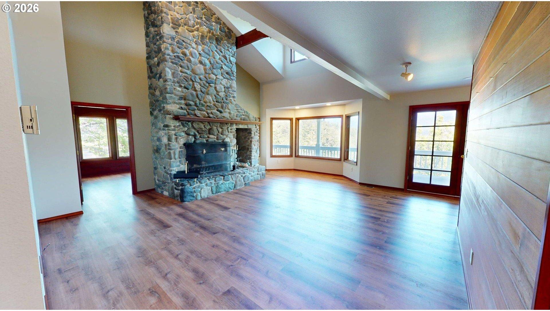 95822 Quail Mountain Road Gold Beach, OR 97444 - Photo 7 of 48 Living Room