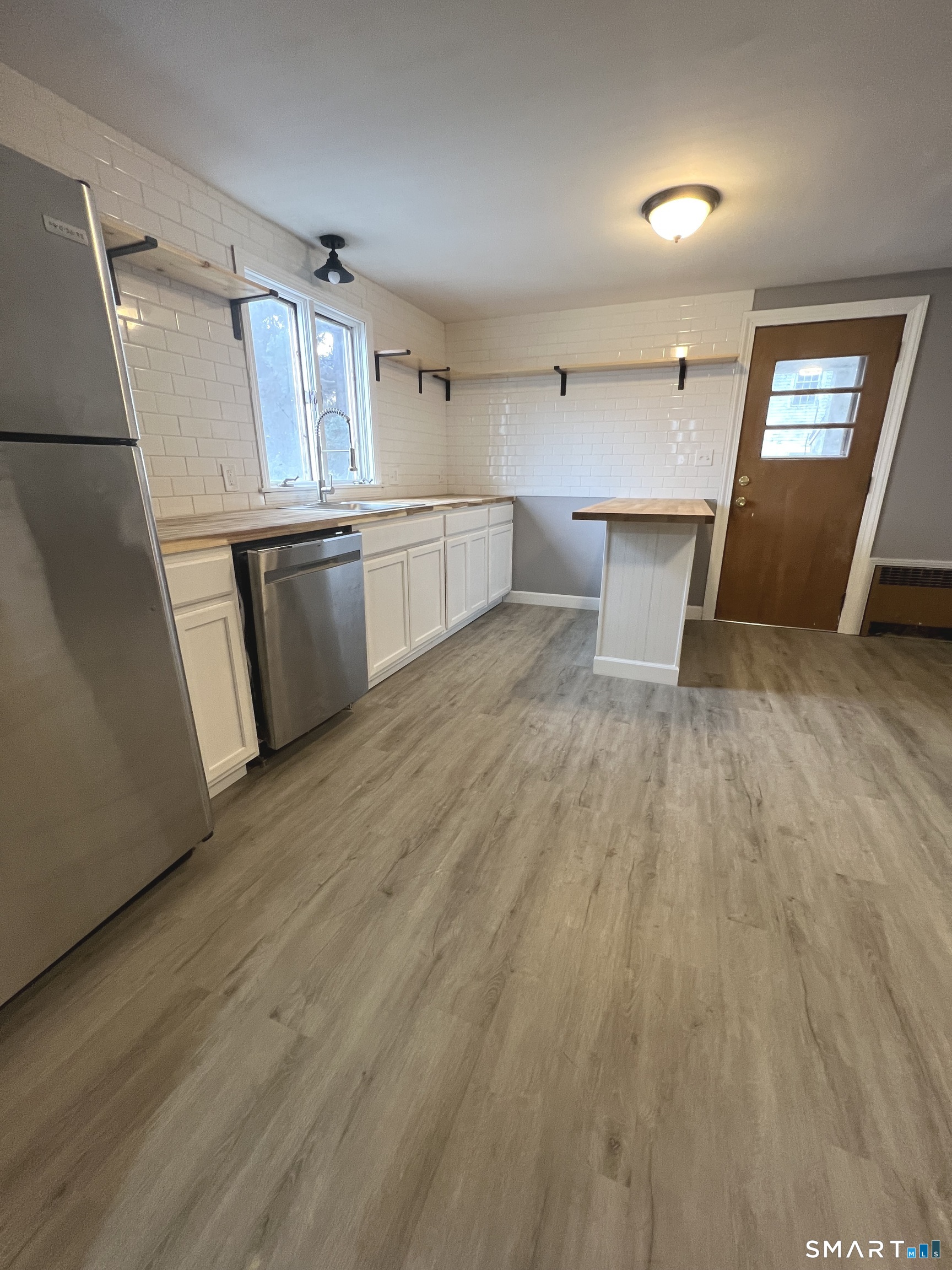 24 St Johns Street Middletown, CT 06457 - Photo 3 of 18