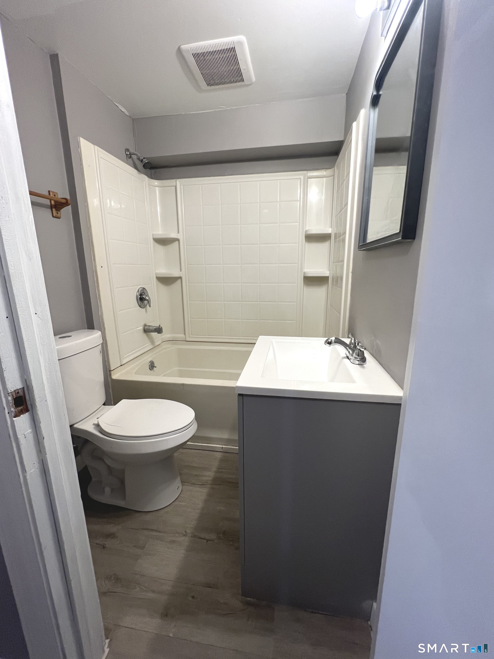 24 St Johns Street Middletown, CT 06457 - Photo 4 of 18