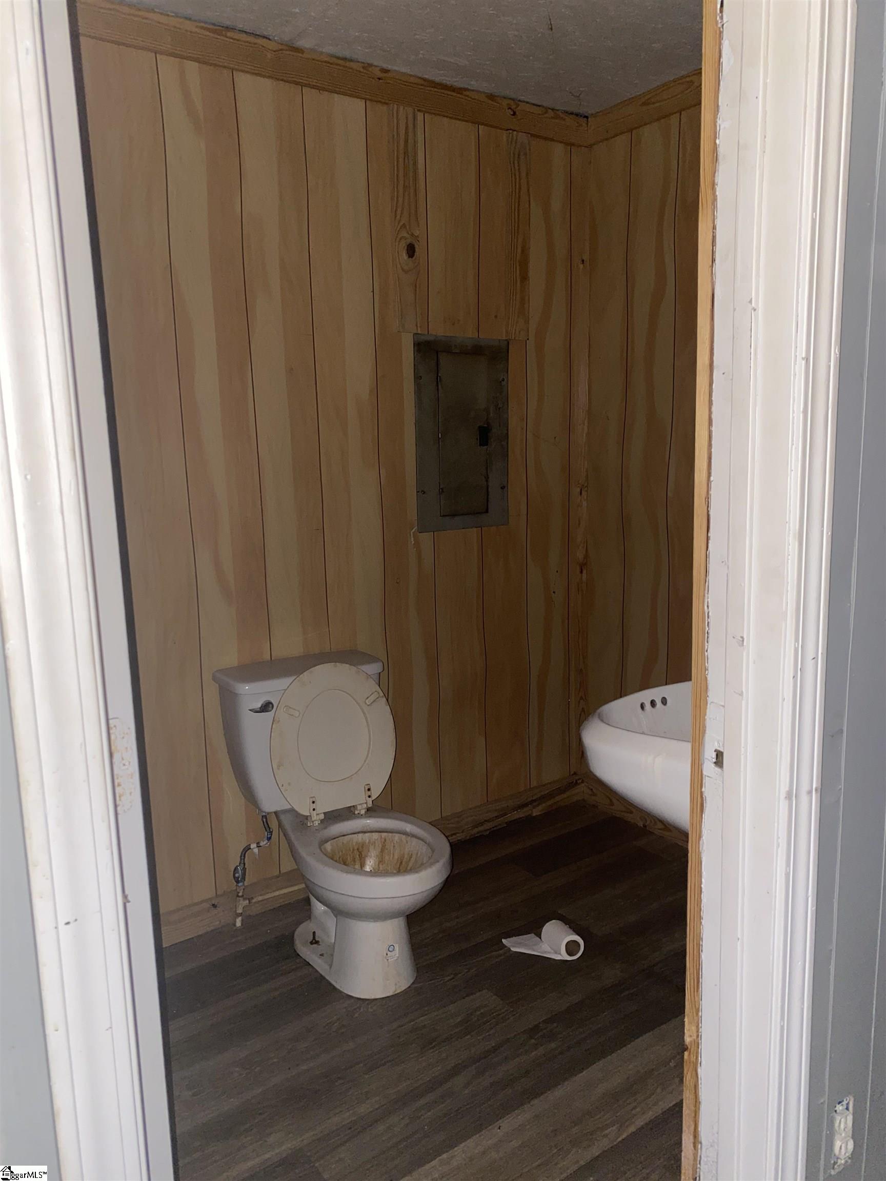 409 Easley Bridge Road Greenville, SC 29611 - Photo 25 of 28