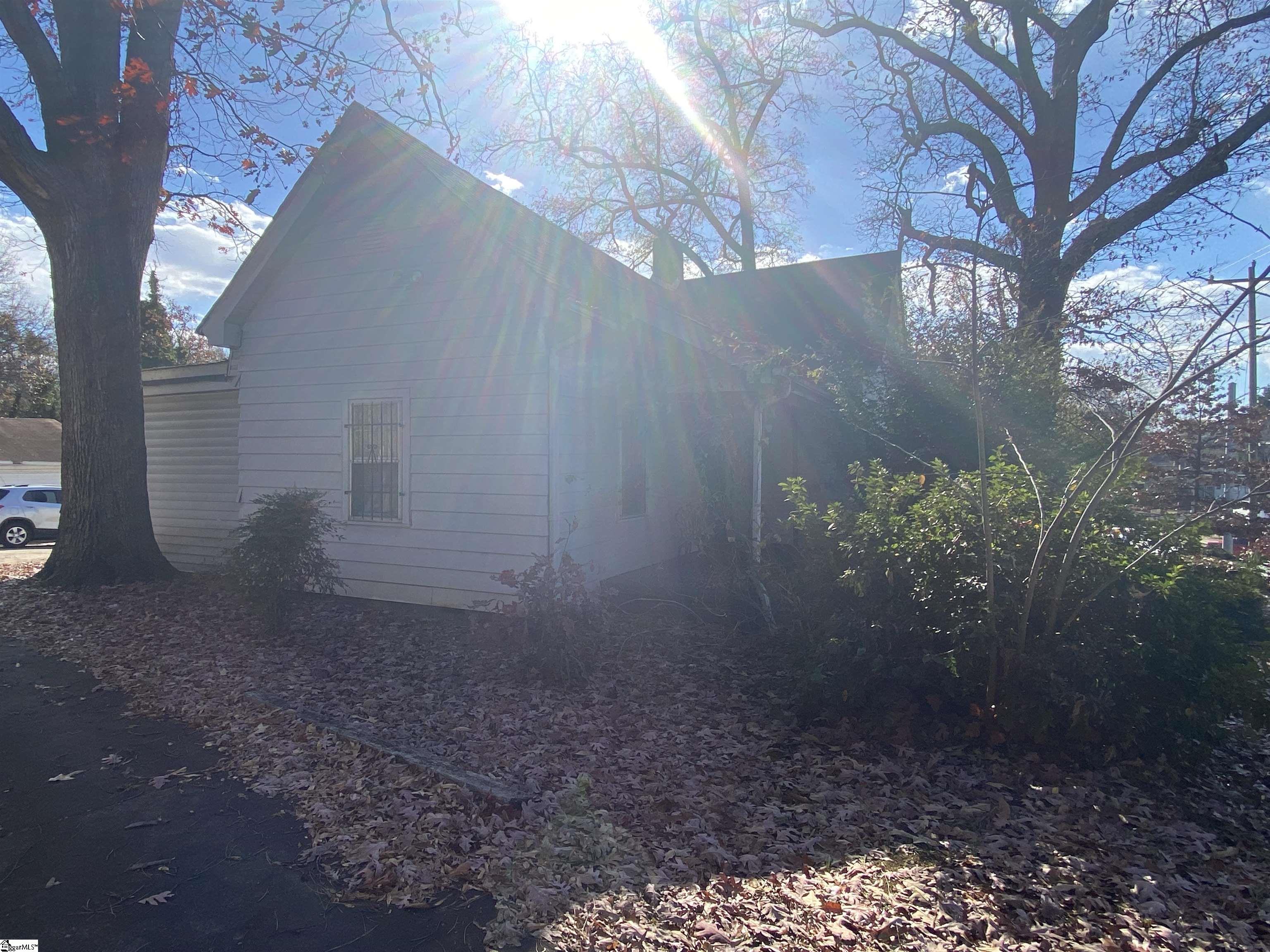 409 Easley Bridge Road Greenville, SC 29611 - Photo 4 of 28