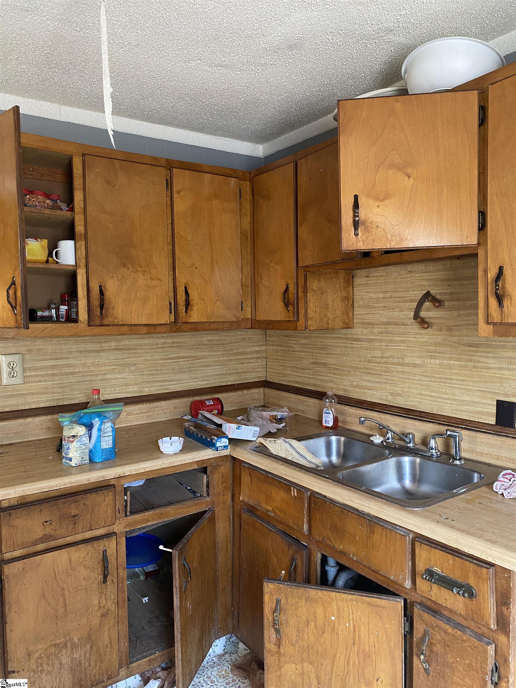 409 Easley Bridge Road Greenville, SC 29611 - Photo 8 of 28