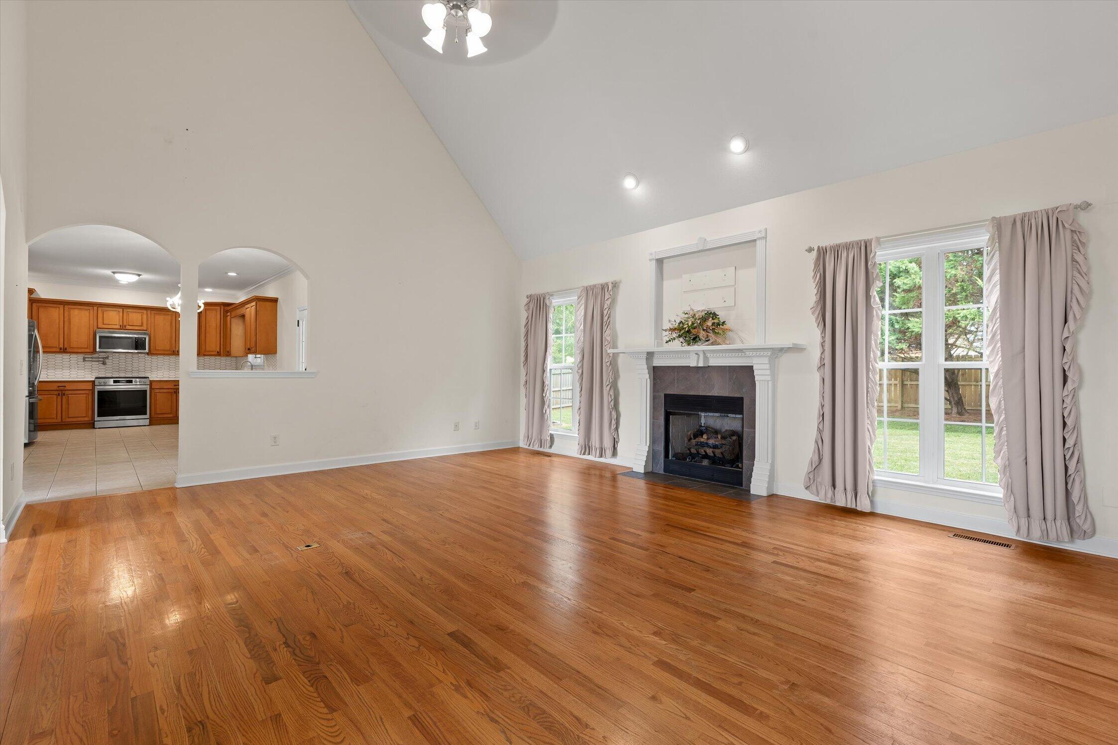 9859 Fieldcrest Drive Apison, TN 37302 - Photo 7 of 47 Living Room
