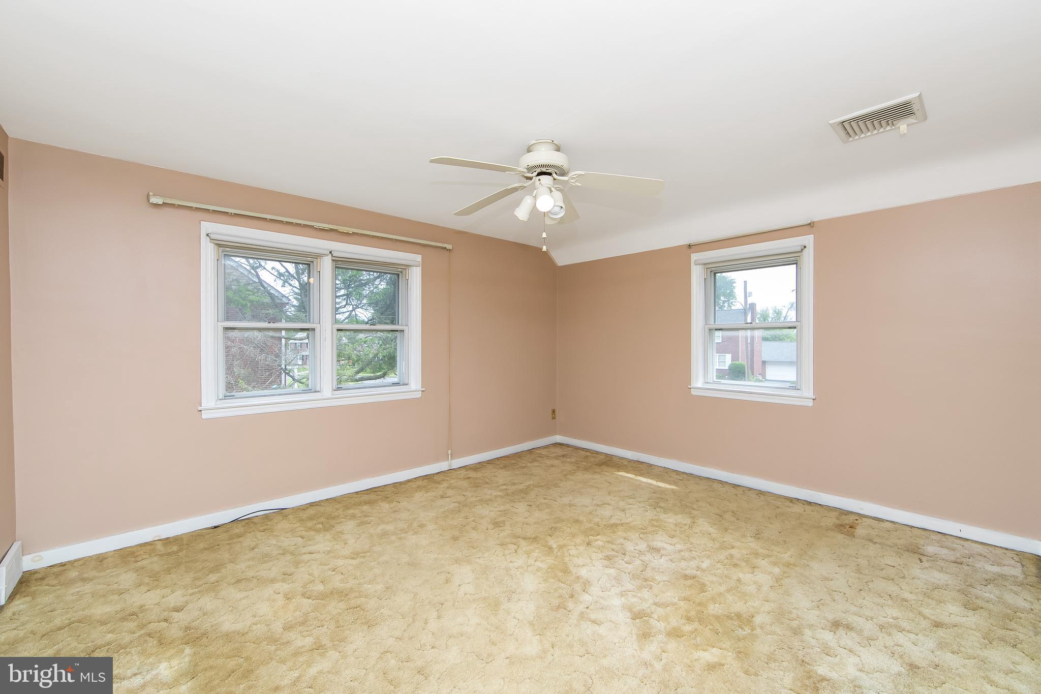 681 Dutton Circle Springfield, PA 19064 - Photo 25 of 45 a view of an empty room with a window
