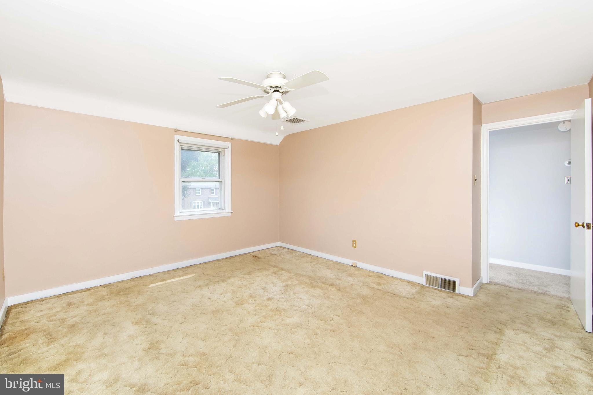 681 Dutton Circle Springfield, PA 19064 - Photo 26 of 45 an empty room with windows and fan