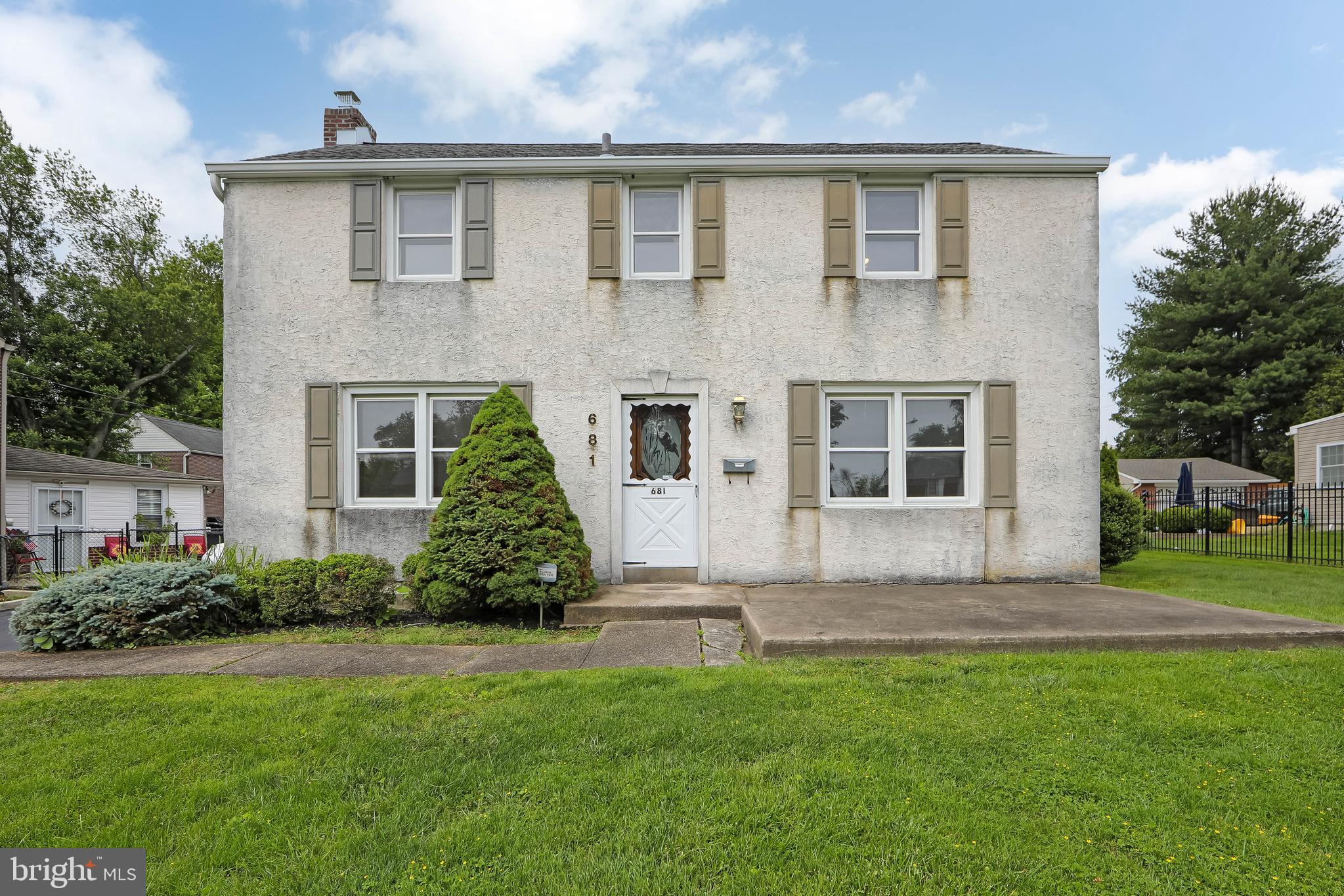 681 Dutton Circle Springfield, PA 19064 - Photo 38 of 45 a view of a house with a yard