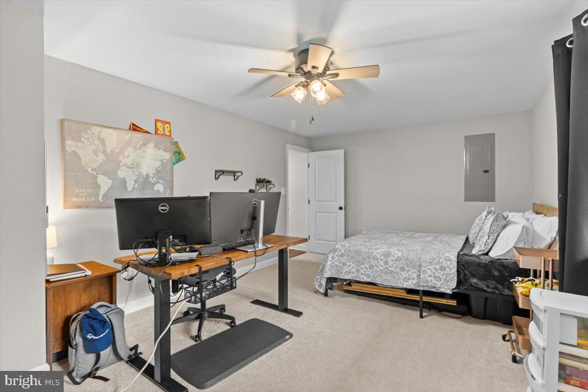 106 Split Rail Road Front Royal, VA 22630 - Photo 24 of 35 a bedroom with a workspace