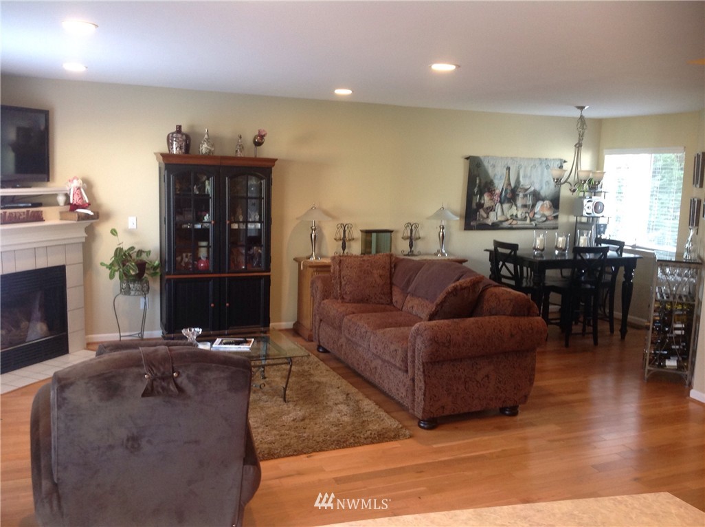 9617 Meadow Road Southwest Lakewood, WA 98499 - Photo 3 of 9 Gallery Image 3
