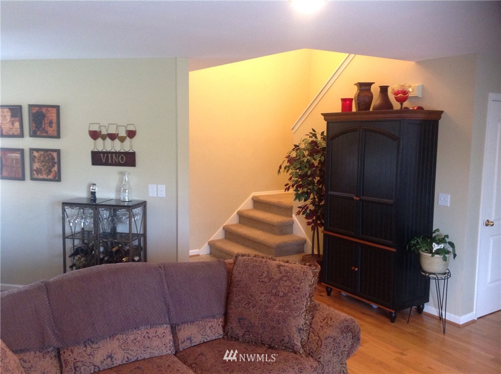 9617 Meadow Road Southwest Lakewood, WA 98499 - Photo 4 of 9 Gallery Image 4