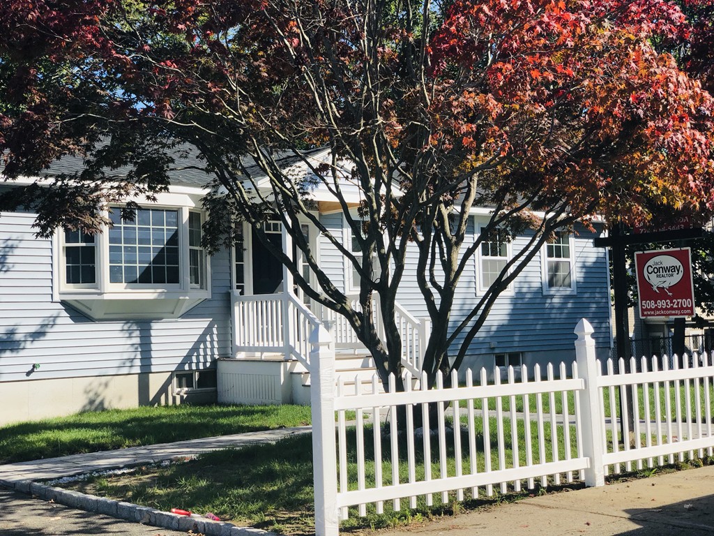 464 Tecumseh Street Fall River, MA 02721 - Photo 1 of 24 Gallery Image 1