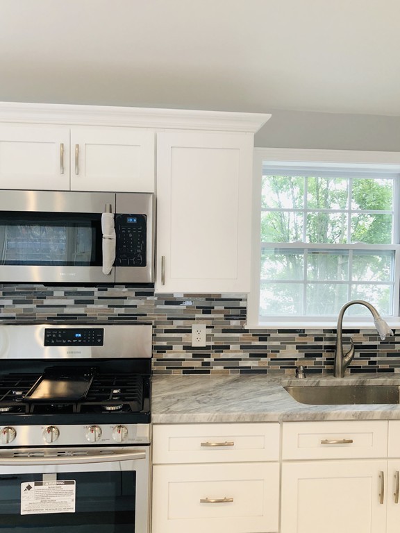 464 Tecumseh Street Fall River, MA 02721 - Photo 11 of 24 Gallery Image 11