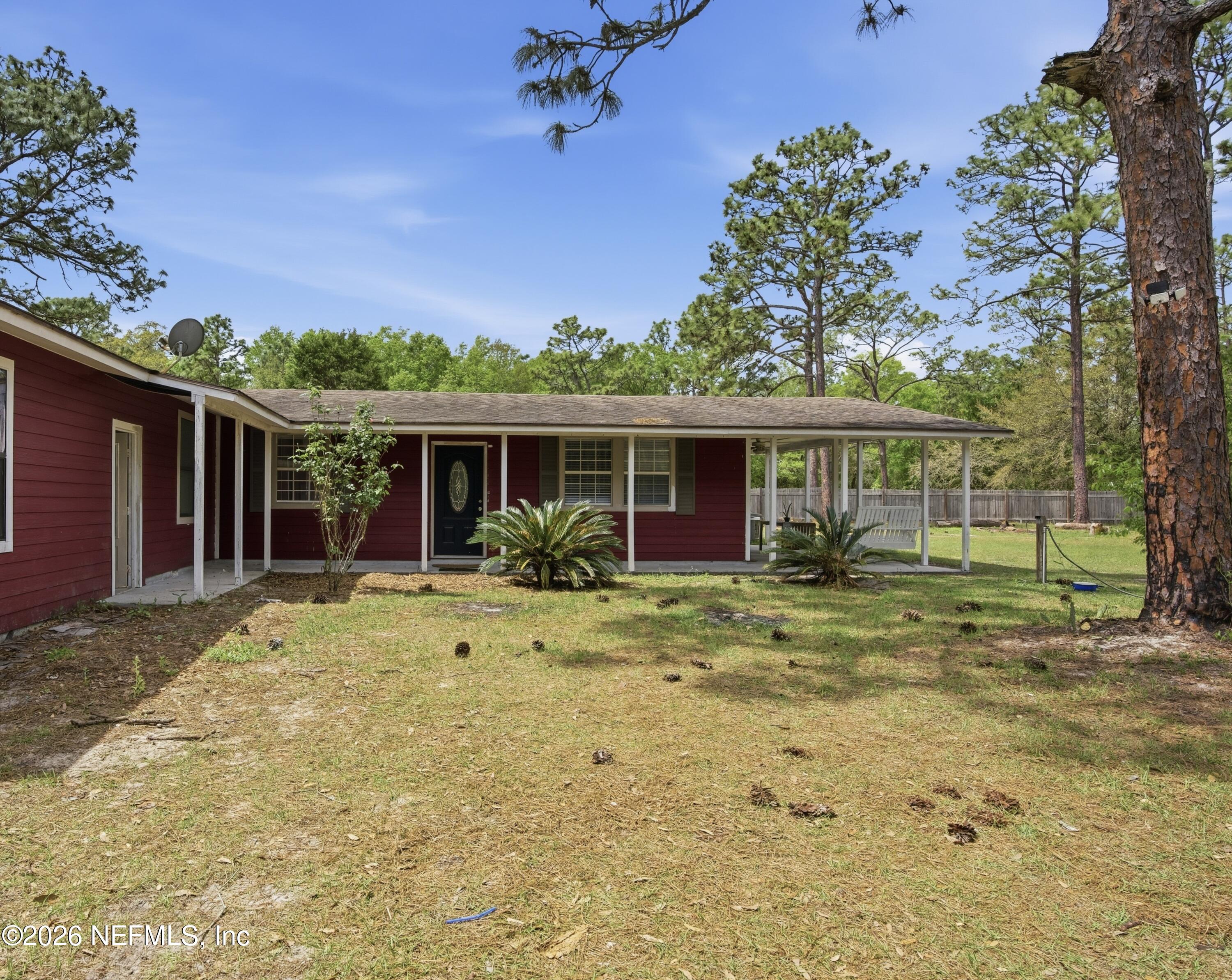 a view of a house with backyard and porch