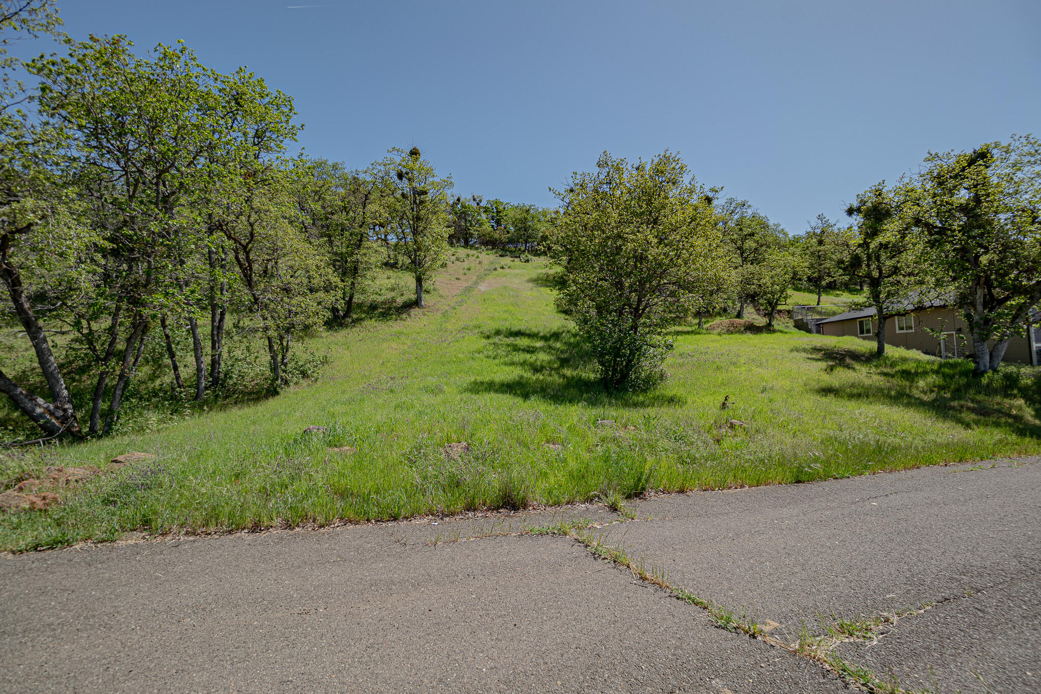 374 Avalon Terrace Eagle Point, OR 97524 - Photo 1 of 11 1 Front