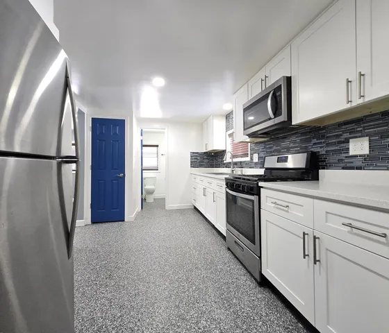 $750,000 | 6N221 Virginia Road, Roselle, IL 60172