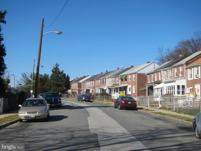 461 Roundview Road Baltimore, MD 21225 - Photo 6 of 11 Exterior (General)