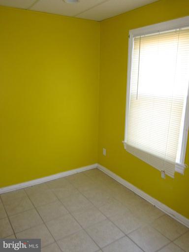 461 Roundview Road Baltimore, MD 21225 - Photo 7 of 11 Eat-in