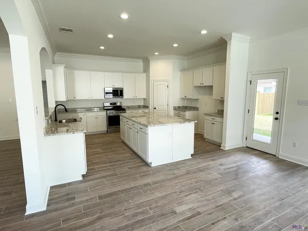 $354,572 | 453 Rue Des Affaires, Houma, LA 70364