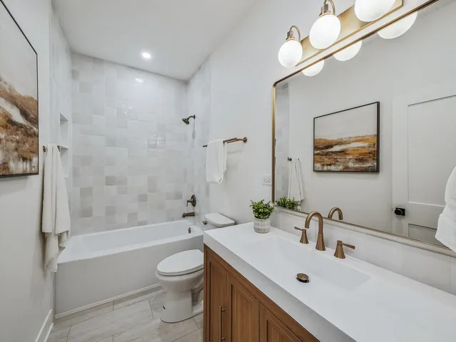 $1,049,000 | 1215 North Taylor Avenue, Oak Park, IL 60302