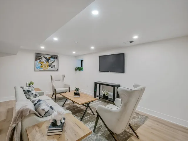 $1,049,000 | 1215 North Taylor Avenue, Oak Park, IL 60302