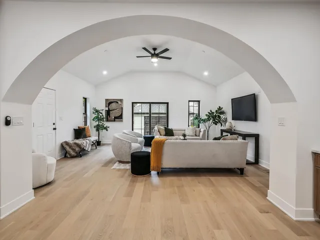 $1,049,000 | 1215 North Taylor Avenue, Oak Park, IL 60302