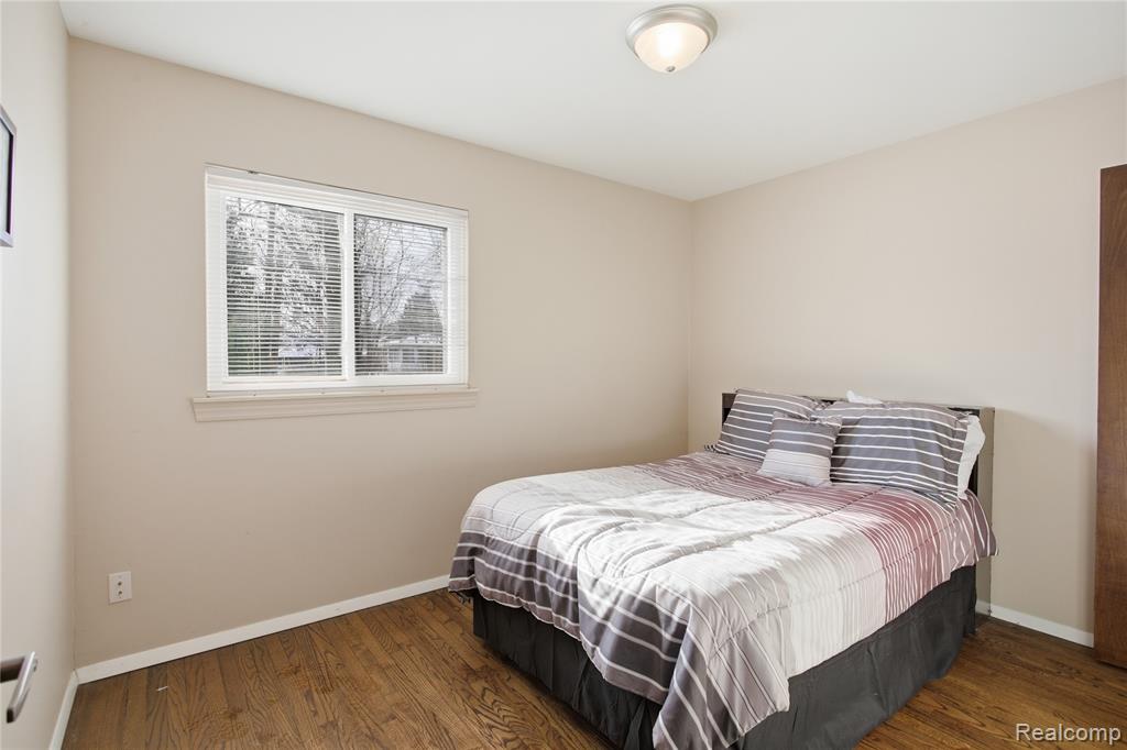 18634 Common Road Roseville, MI 48066 - Photo 10 of 18 Gallery Image 10