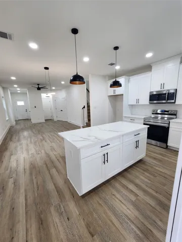 $1,800 | 650 Everett Street, Unit B, Conroe, TX 77301