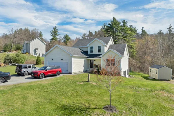 $789,999 | 31 Carriage Hill Road, Wilton, NH 03086