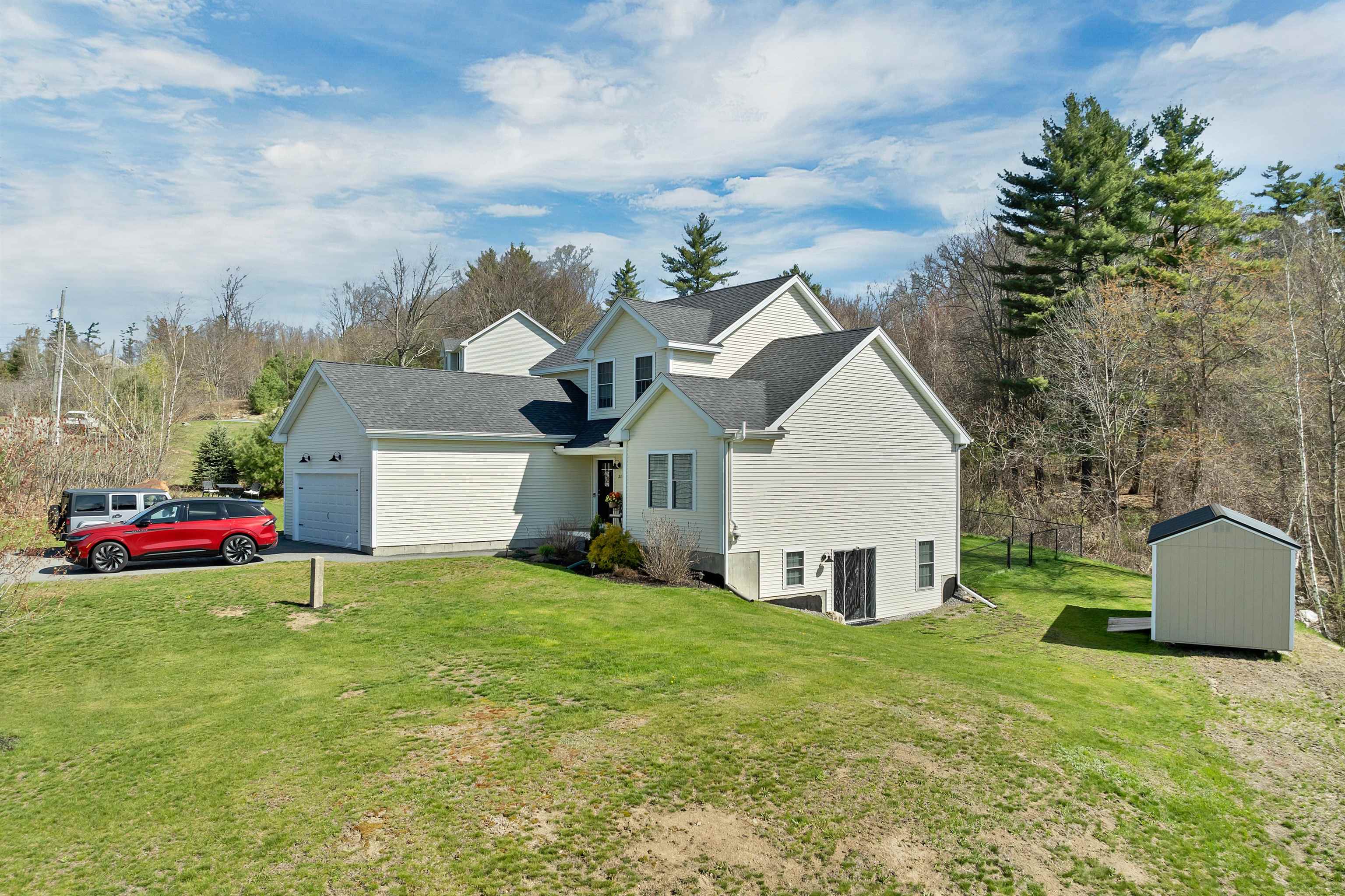 31 Carriage Hill Road Wilton, NH 03086 - Photo 2 of 50