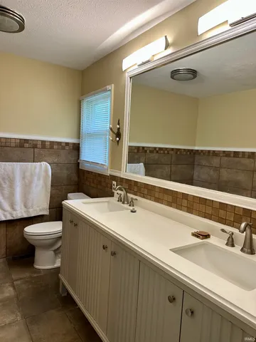 $240,000 | 2010 West Wilno Drive, Marion, IN 46952