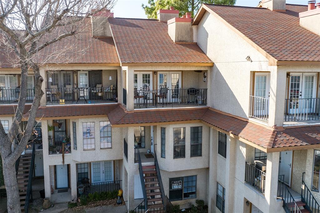 1933 Island Circle, Unit B209 Tool, TX 75143 - Photo 4 of 30 a view of a white building among the tree