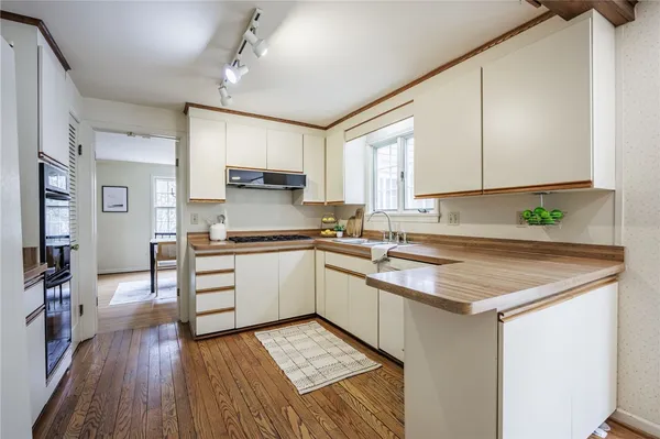 $549,999 | 48 Shelwood Drive, Pittsford, NY 14618