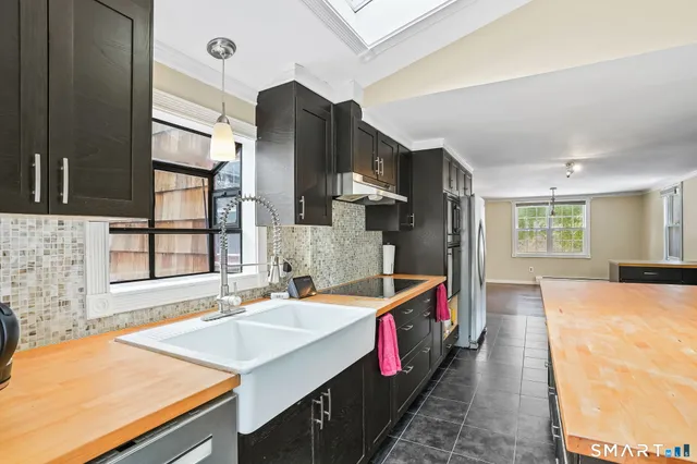 $475,000 | 12 Skidmore Lane, Sandy Hook, CT 06482