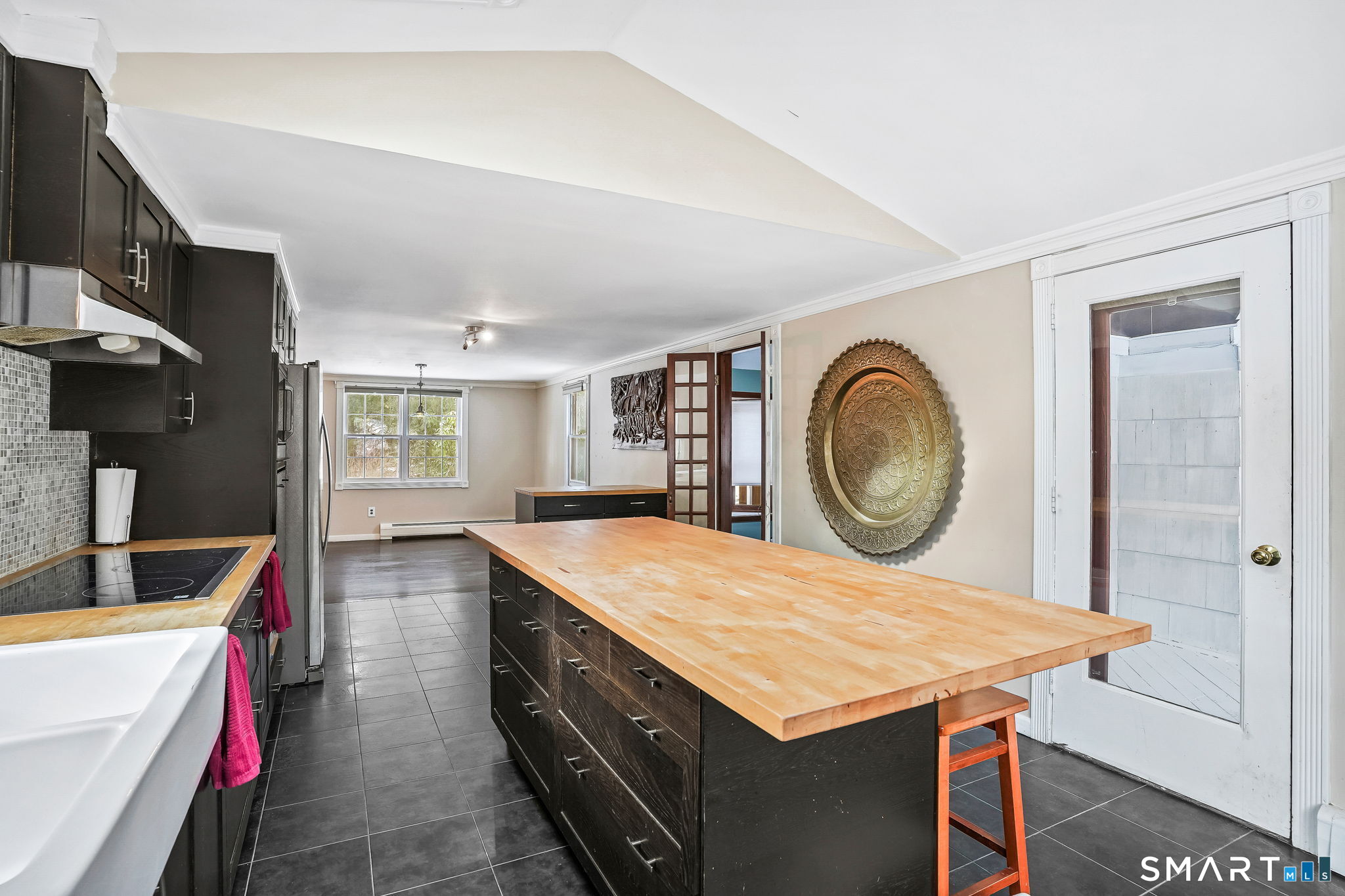 12 Skidmore Lane Sandy Hook, CT 06482 - Photo 12 of 27 a kitchen with kitchen island a stove a sink and a refrigerator