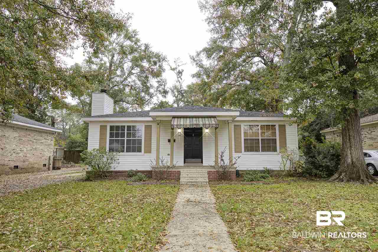 19 Felder Place Mobile, AL 36606 - Photo 3 of 26 Covered Front Porch