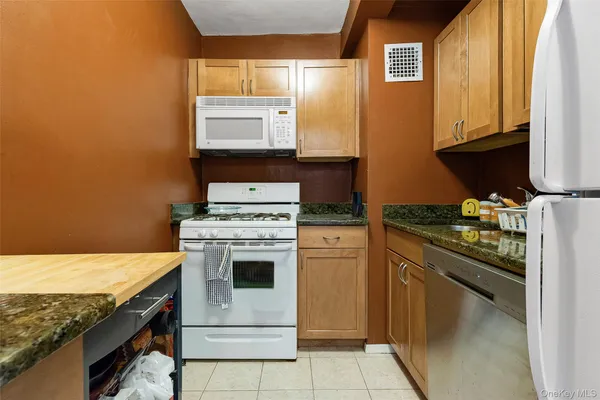 $2,550 | 107-40 Queens Boulevard, Unit 9M | Forest Hills