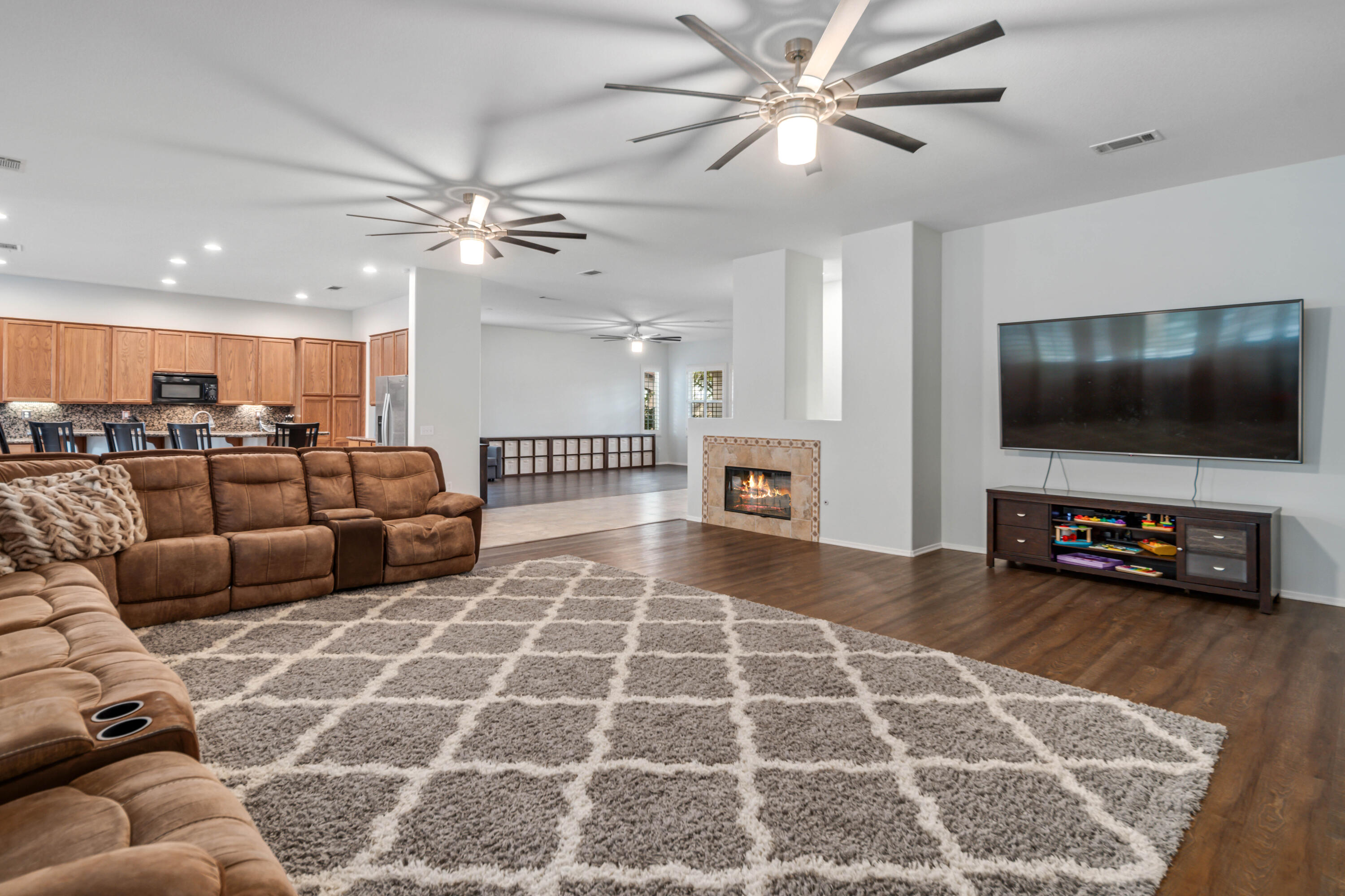 40467 Tiger Way Palmdale, CA 93551 - Photo 18 of 60 a living room with furniture and a flat screen tv