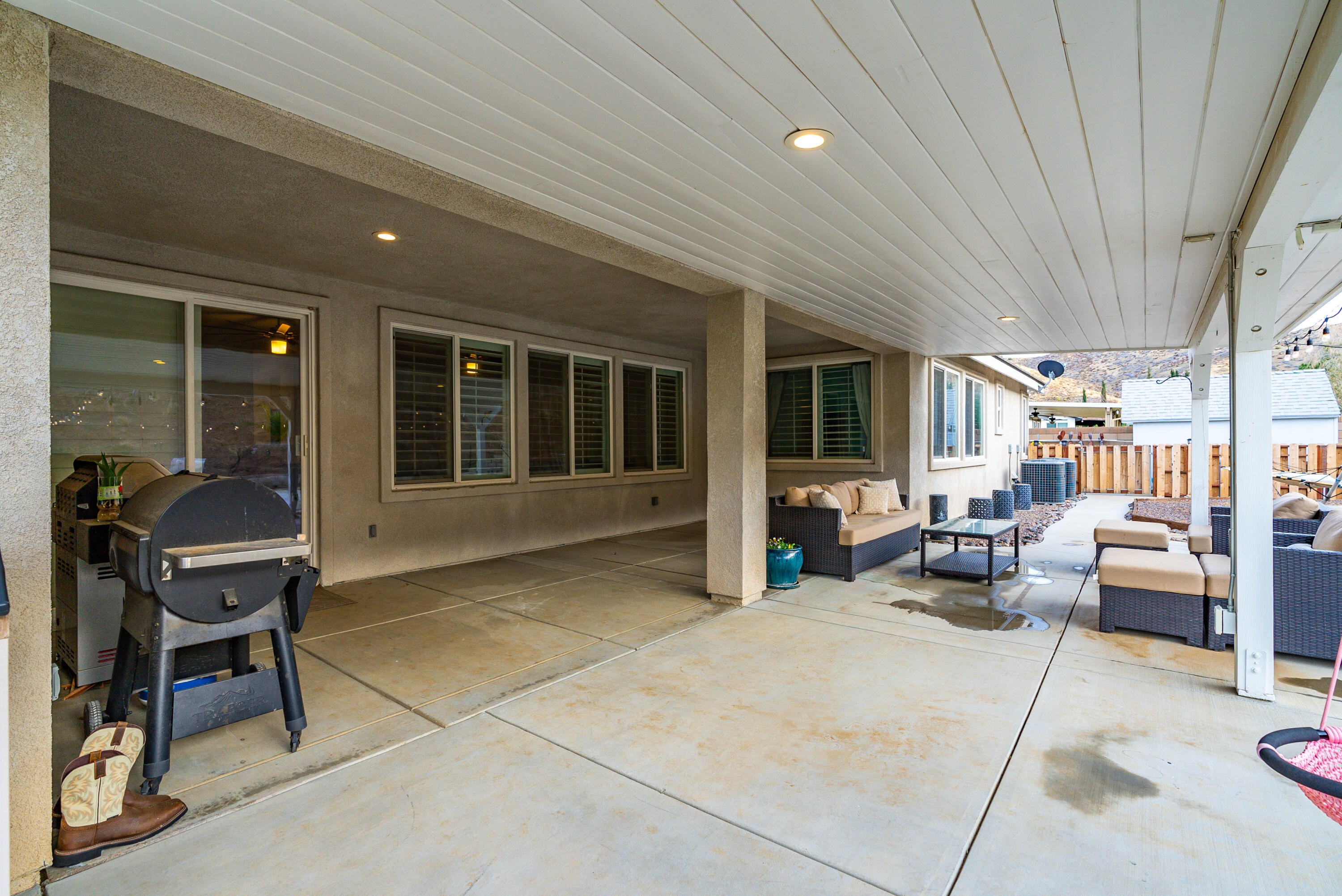 40467 Tiger Way Palmdale, CA 93551 - Photo 34 of 60 a living room with furniture and a large window