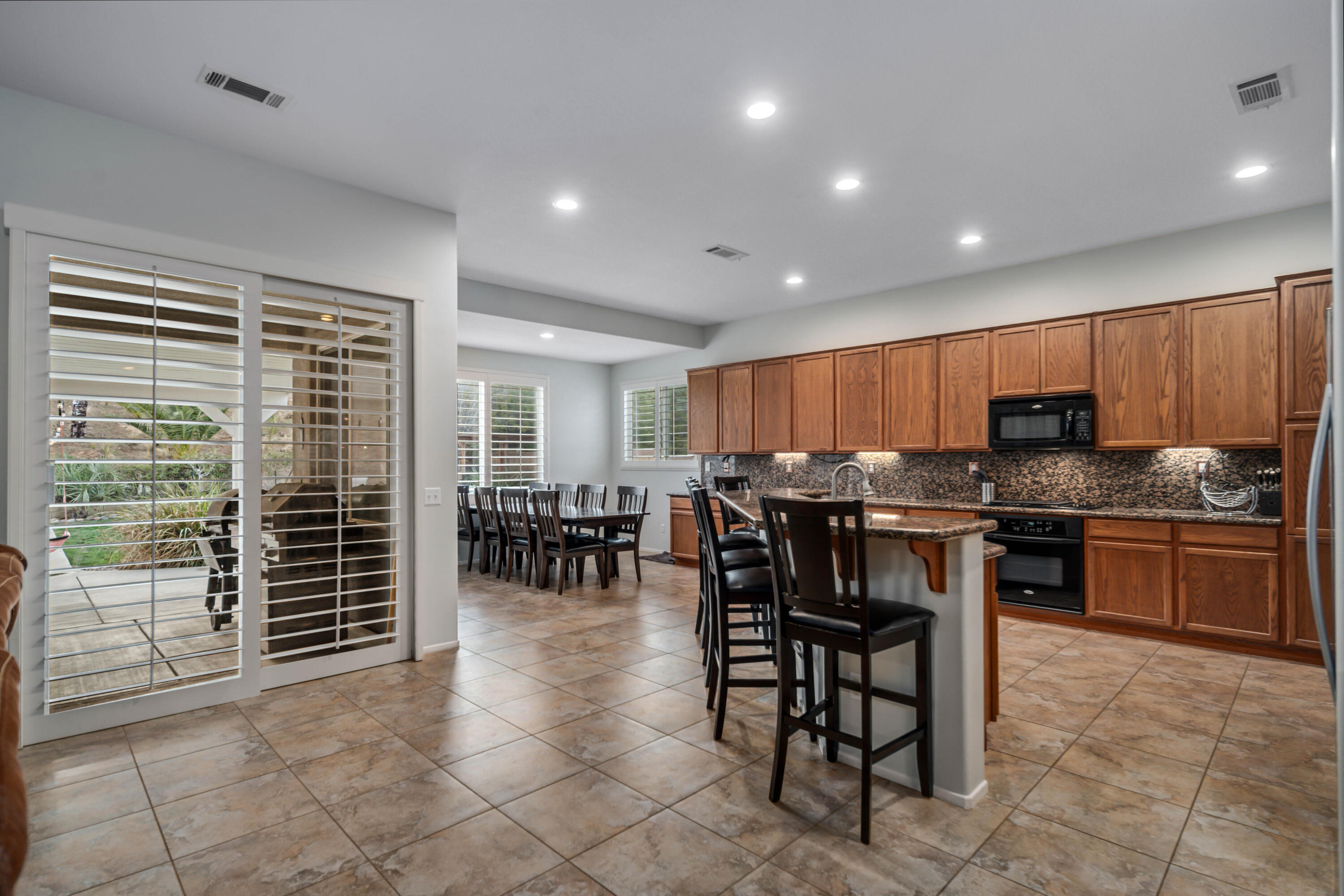 40467 Tiger Way Palmdale, CA 93551 - Photo 10 of 60 a kitchen with a table and chairs in it